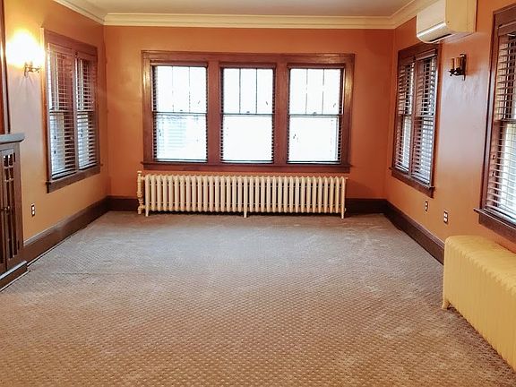 4th image of 211 Stevens St W APT A
