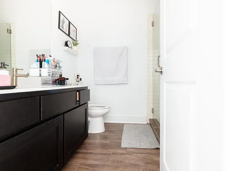 2501 Simond Ave #D — Photo 8