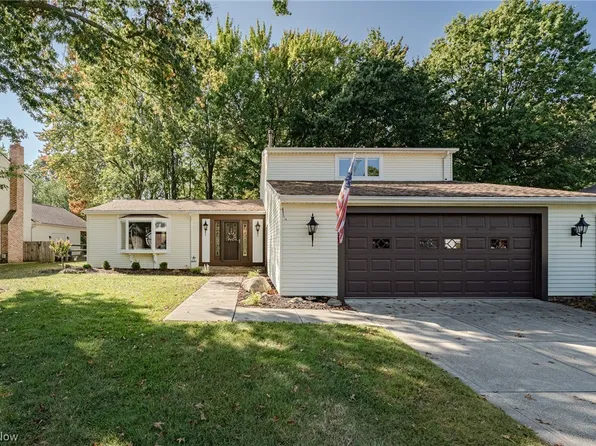 4050 Harding Dr, Westlake, OH 44145