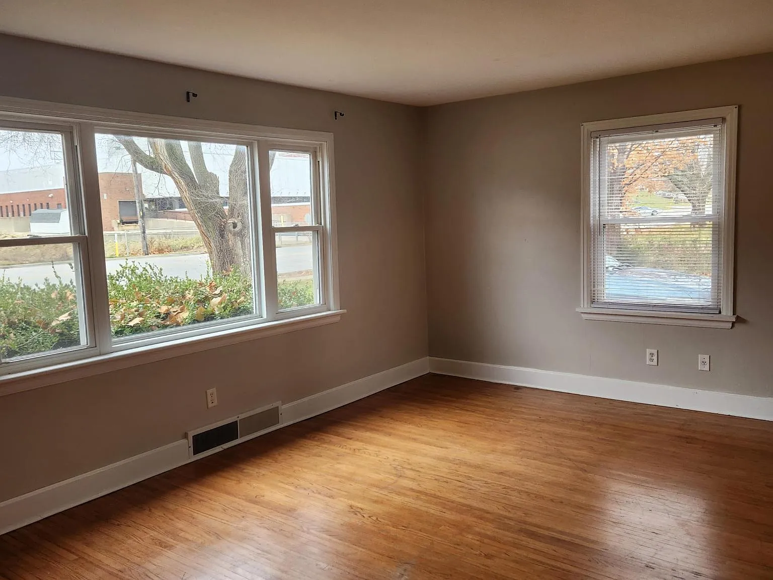 3 bed, 1200 sqft, $1,795 — Photo 2
