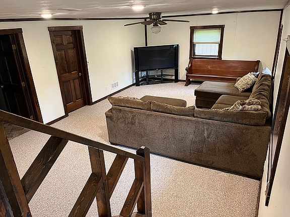 Basement/1st floor family rm