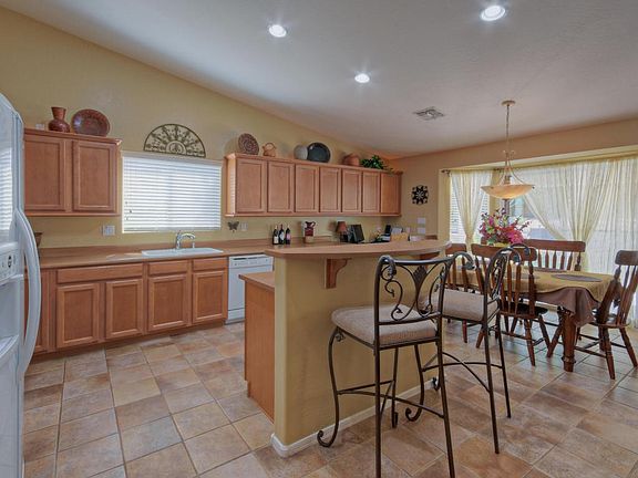 1631 E Har-007-8-Kitchen-MLS_Size