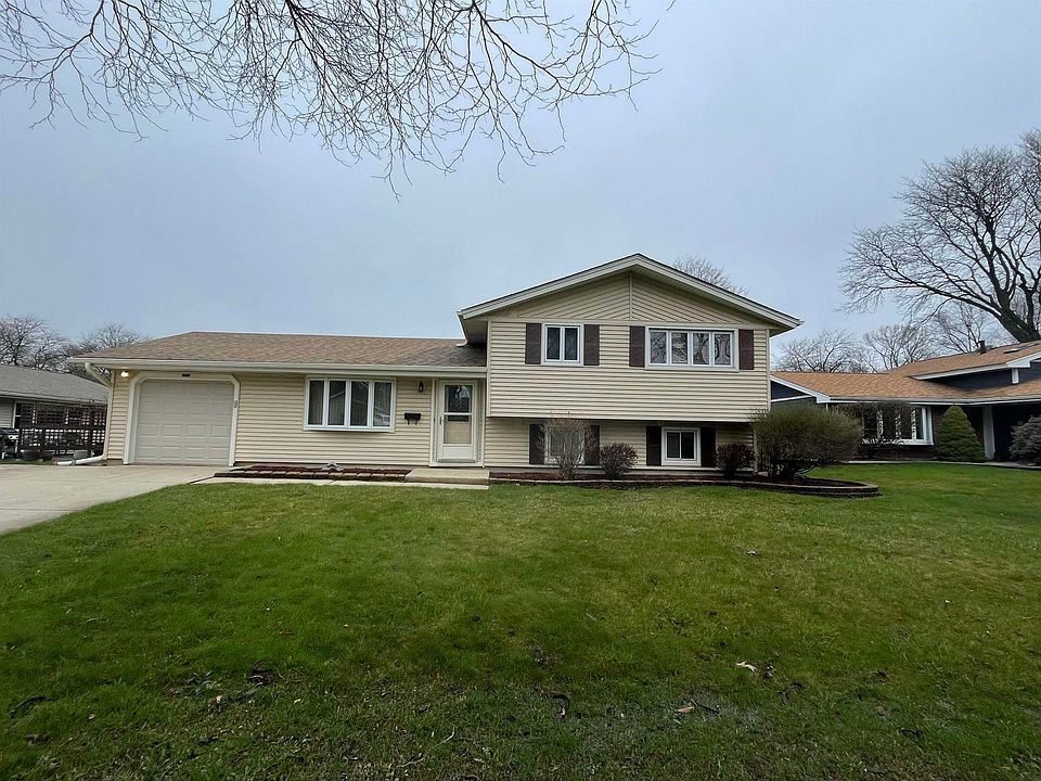 1st image of 900 Georgean Ln