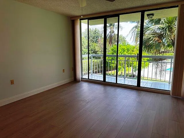 2 bed, 2.0 bath, 1437 sqft, $2,100 — Photo 4