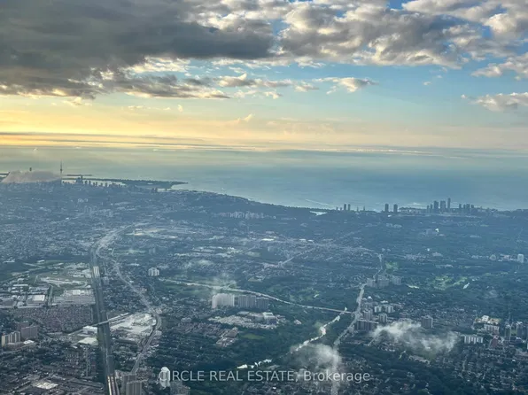 383 Sorauren Ave #716, Toronto, ON M6R 0A4