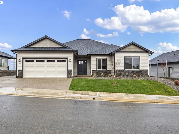 909 Durham Ave, Sutherlin, OR 97479