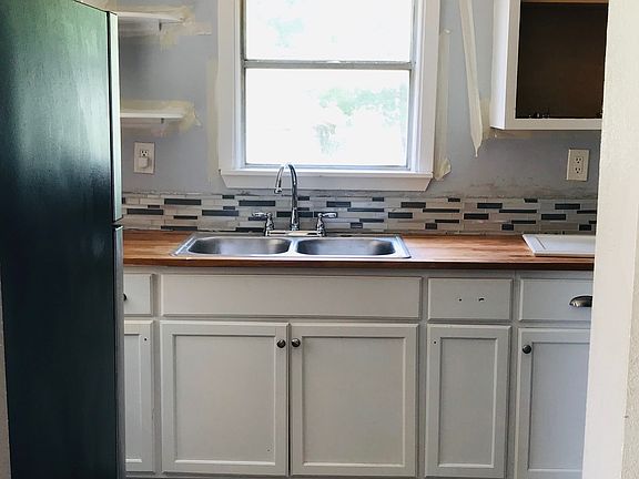 5th image of 4910 Bartlett Ave