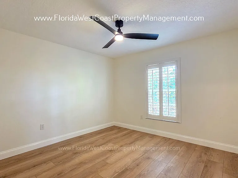 4667 Hamlets Grove Dr — Photo 32