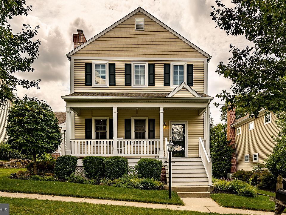 1st image of 802 Rosewood Dr