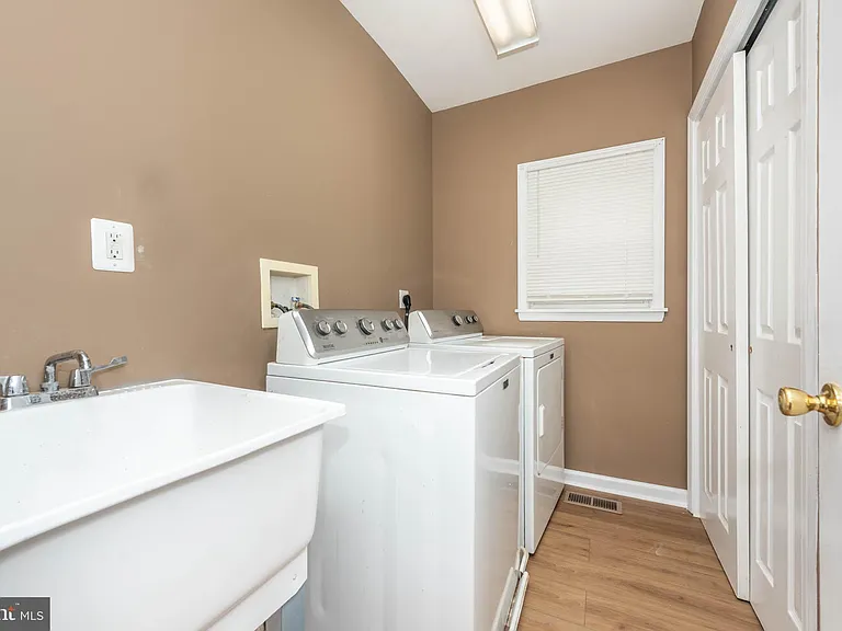 4021 Barrington Rd — Photo 15