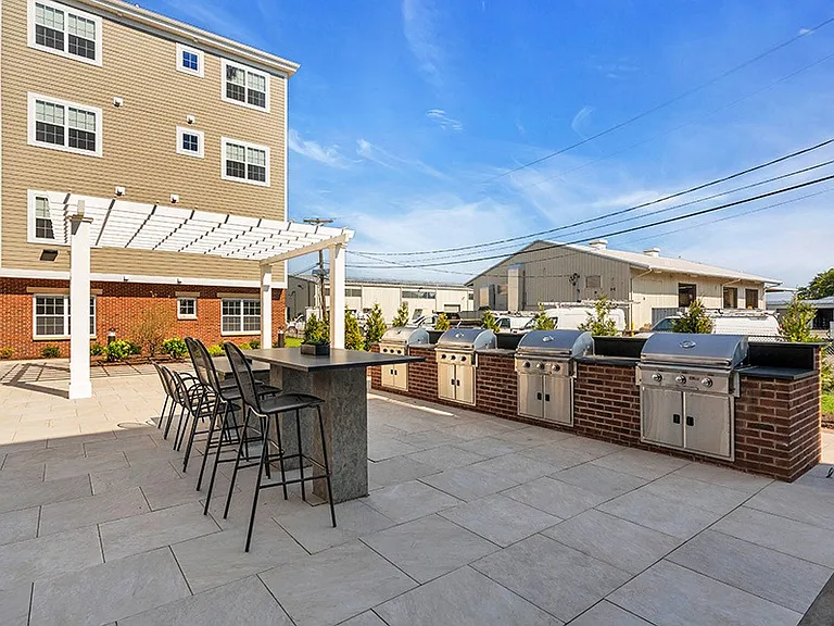 Summit Court Apartments — Photo 35