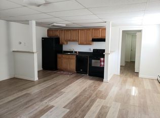 24 Grove St APT EE, Windsor Locks, CT 06096