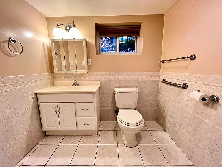 1730 Lang Pl NE #A — Photo 8