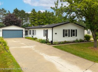 303 Cadgewith E, Lansing, MI 48906