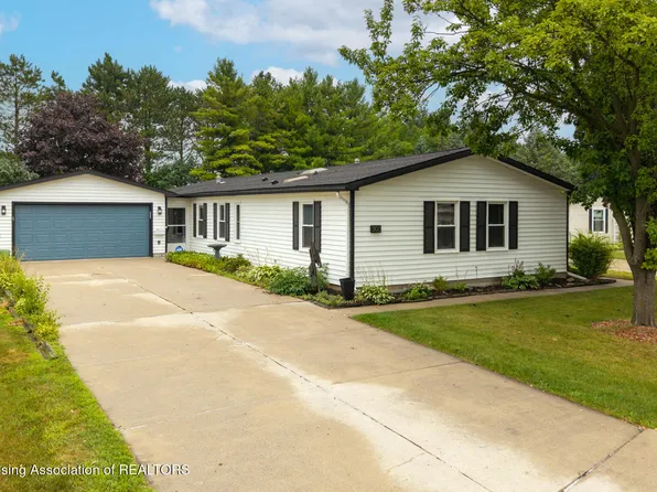 303 Cadgewith E, Lansing, MI 48906