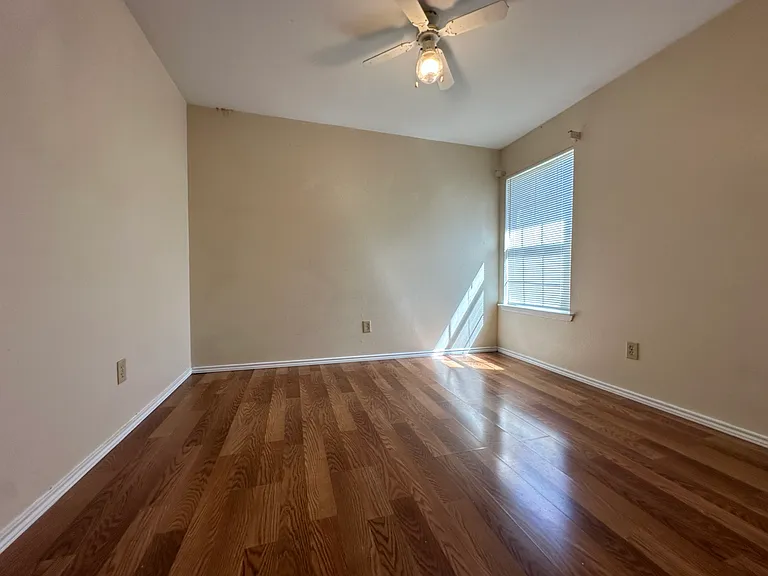 7605 Cornell Dr — Photo 9