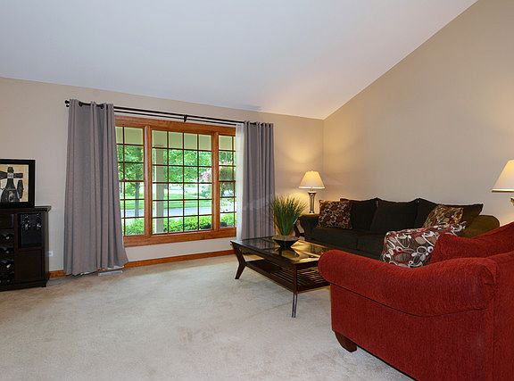 4th image of 408 S Birchwood Dr