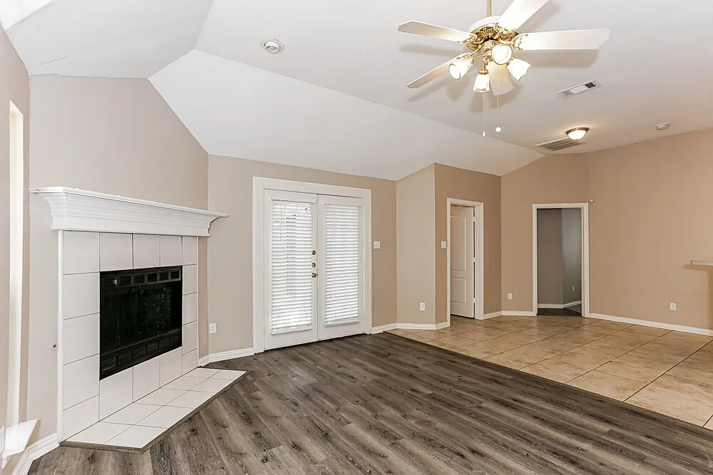3 bed, 2.0 bath, 1792 sqft, $2,635 — Photo 3