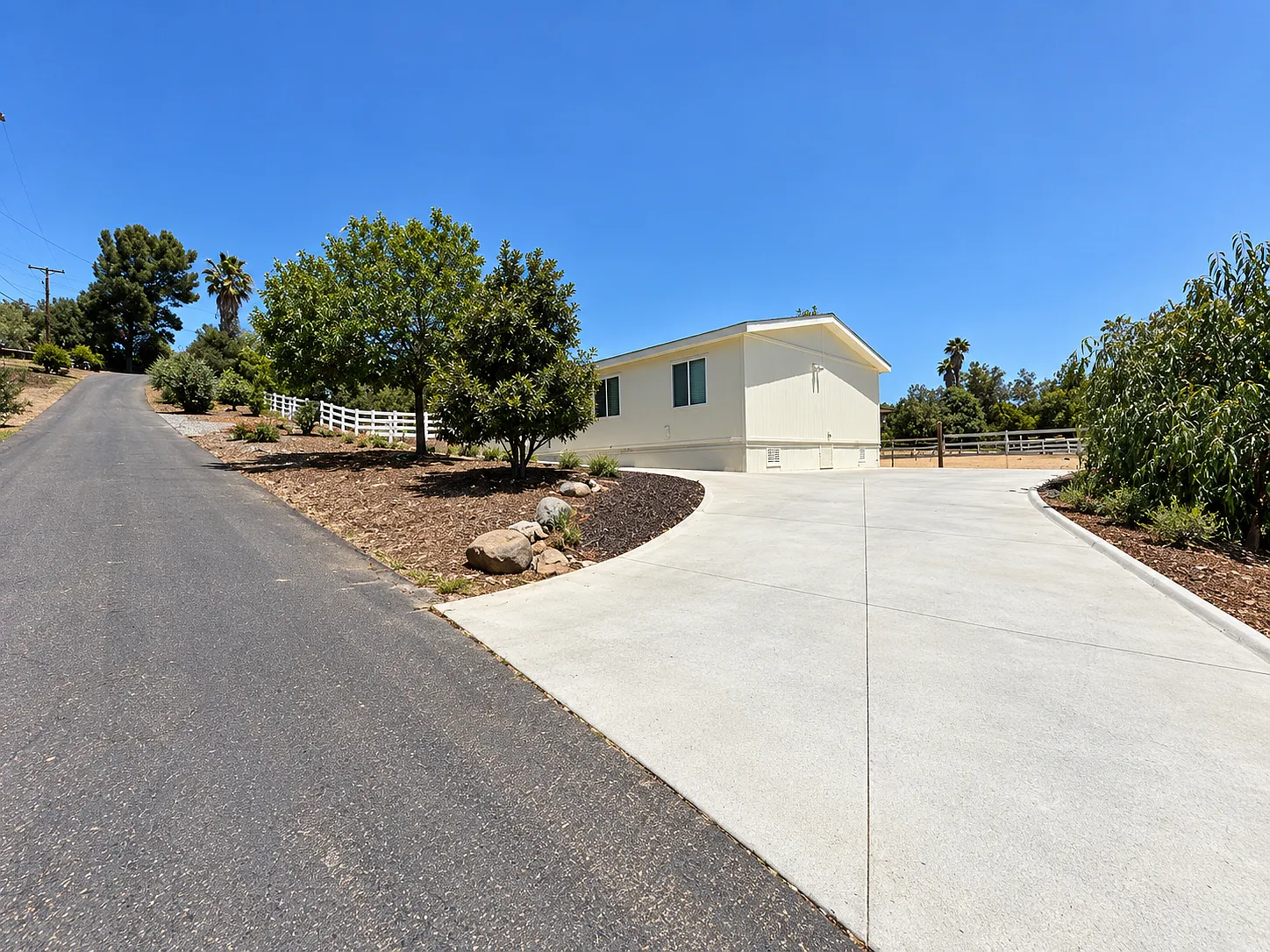 2605 1/2 Kauana Loa Dr — Photo 1