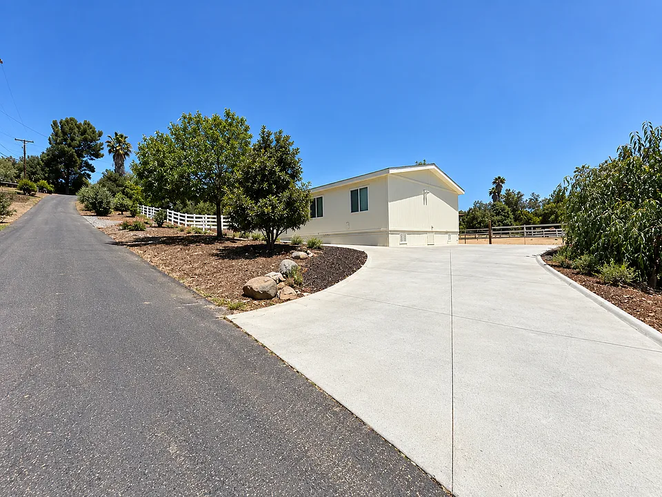 1/2 Kauana Loa Dr