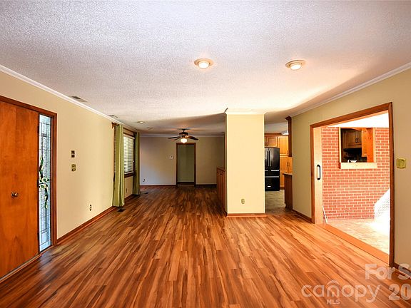 3rd image of 2570 Lentz Rd