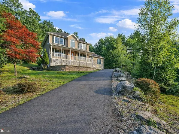 316 Reagan Dr, East Stroudsburg, PA 18301