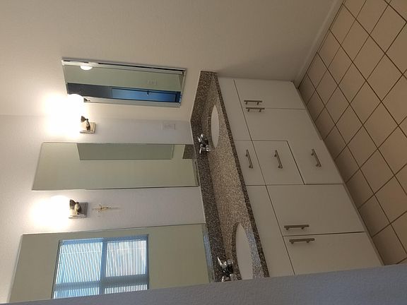 3rd image of 2688 Roslyn St Unit 6