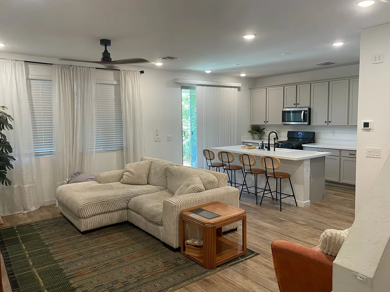 3 bed, 1501 sqft, $1,050 — Photo 3