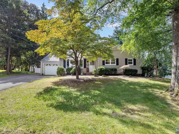 14 Meadow Ct, Norwood, NJ 07648