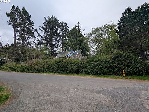 4th image of 110 Wallace St