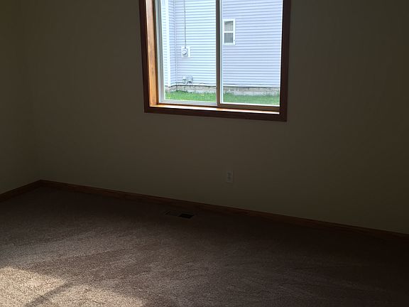 4th image of 516 W Clime St