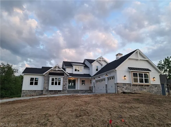 5768 Springlake Rd NW, Canton, OH 44718