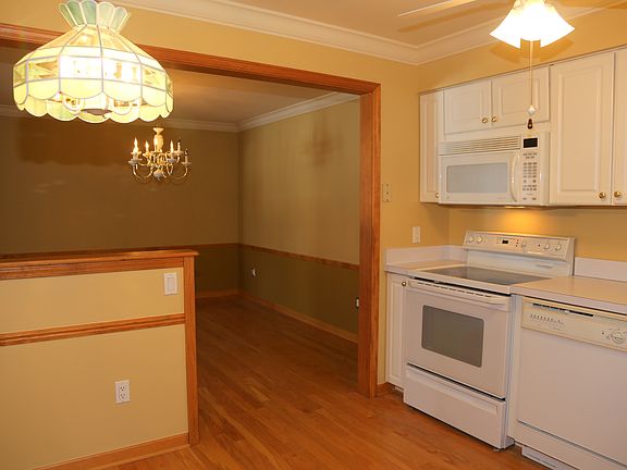 4th image of 814 Deer Ct