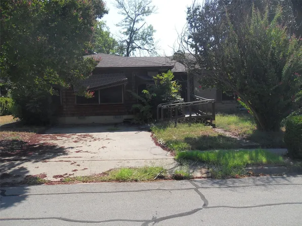 2002 Shawnee St, Denton, TX 76209