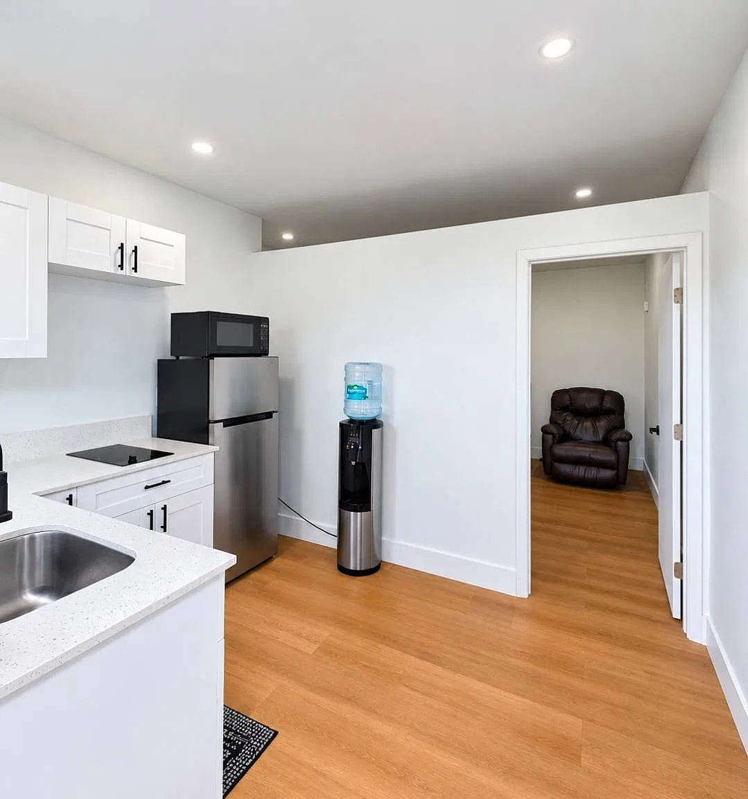1 bed, 1.0 bath, 550 sqft, $1,600 — Photo 2