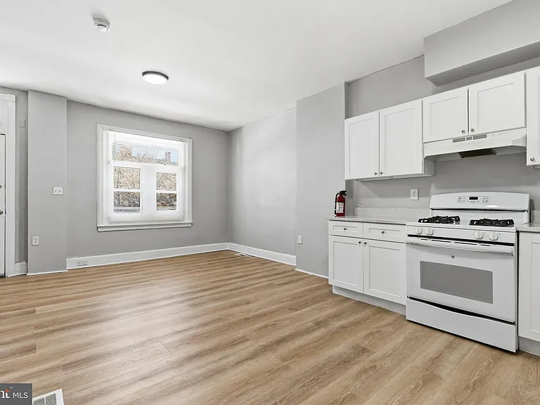3906 N Delhi St — Photo 5