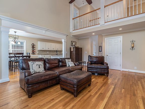 3rd image of 223 Sayre Ln