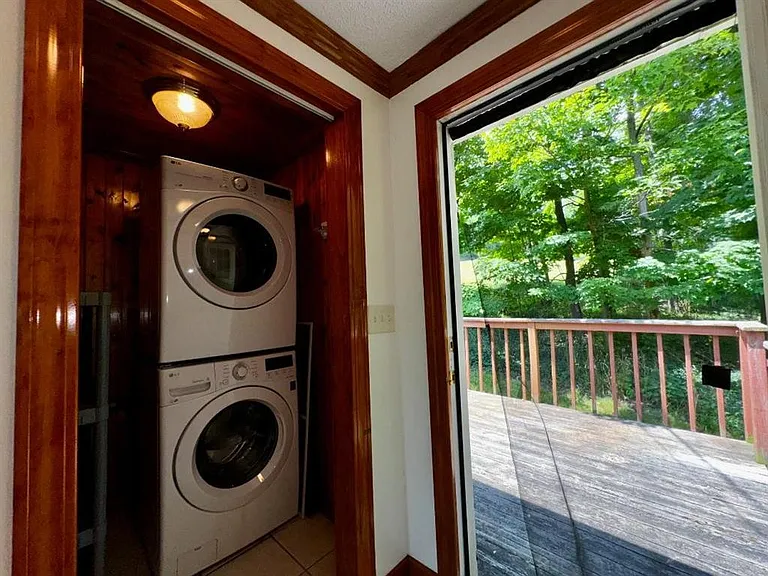 8 Lake Ave — Photo 18