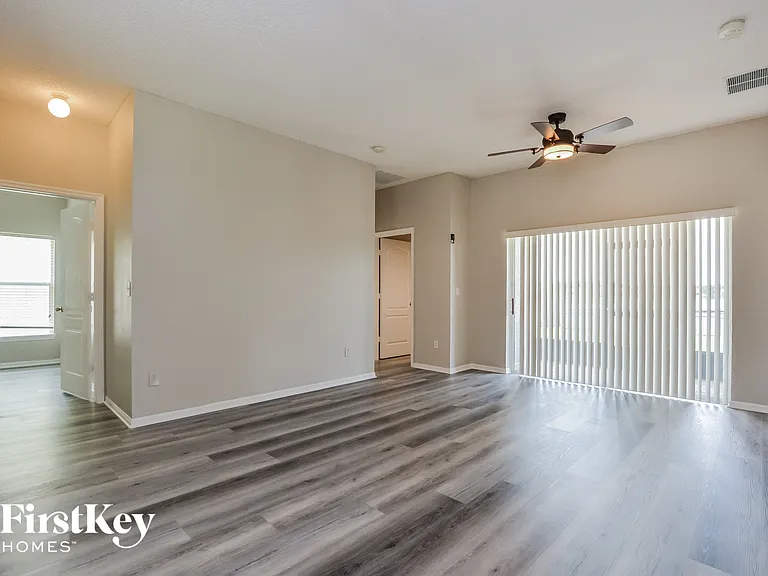 4810 Waterside Pointe Cir — Photo 2