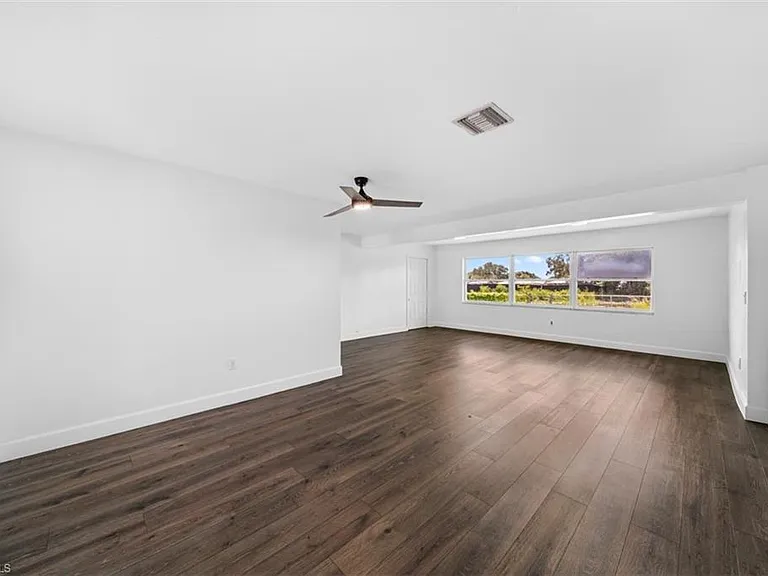 5460 Bayshore Rd — Photo 3