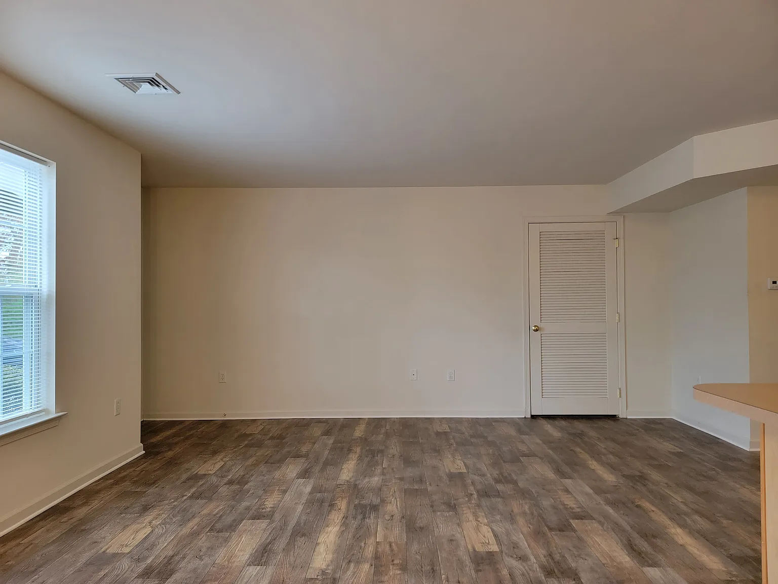 2 bed, 1.5 bath, 1184 sqft, $1,550 — Photo 2