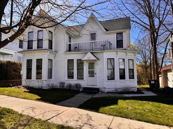 624 Michigan St, Petoskey, MI 49770