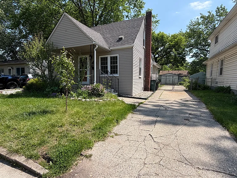 2316 Harris St — Photo 3