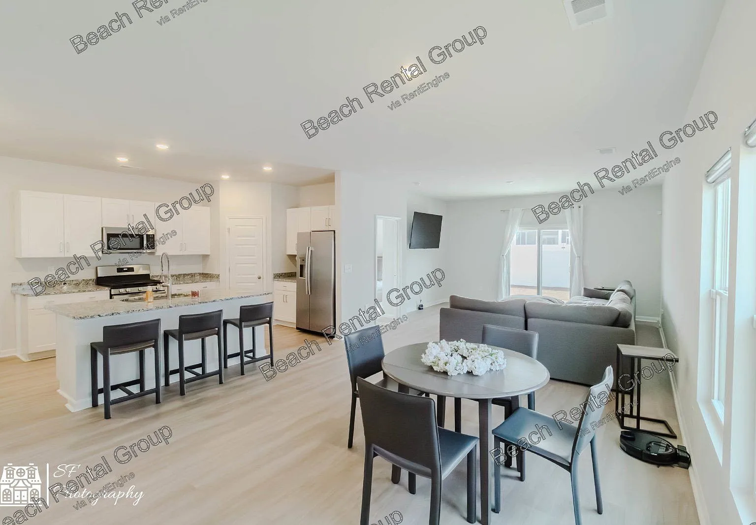 4 bed, 2.0 bath, 1800 sqft, $2,275 — Photo 2