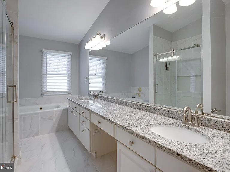 2914 Oakton Crest Pl — Photo 49