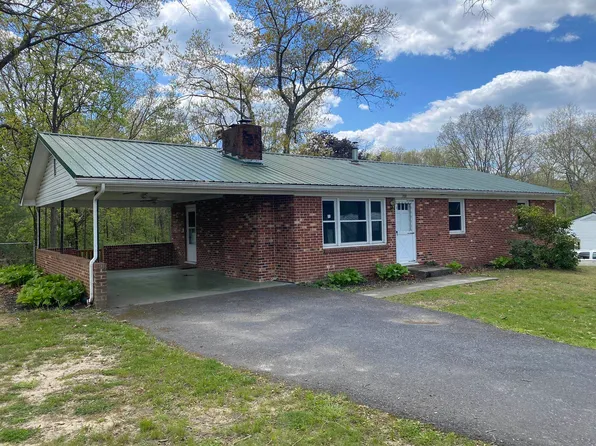 1708 3rd St, Waynesboro, VA 22980