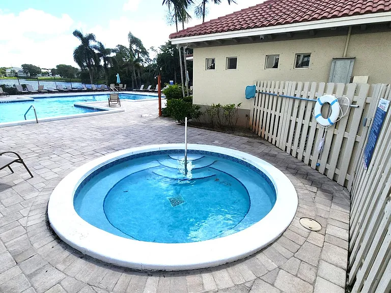 820 Lavers Cir #G409 — Photo 29