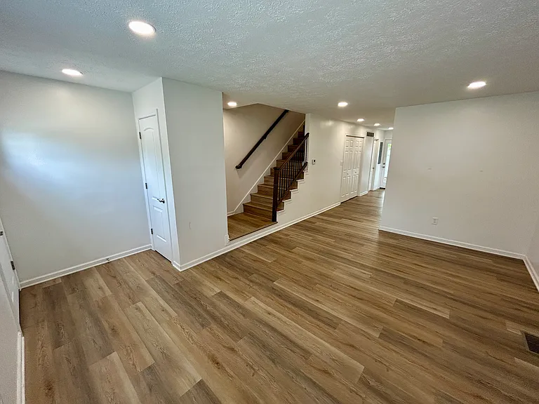 1286 Stonegate Rd — Photo 5