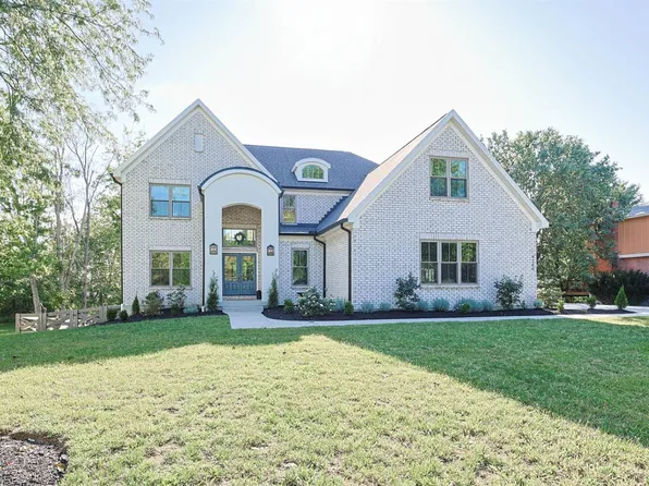 9200 Village Green Dr, Montgomery, OH 45242