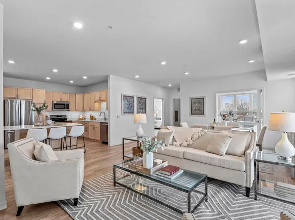 2350 Harbor Pl #309, Mound, MN 55364